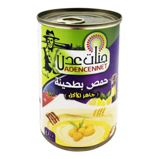 Tilberedt hummus med sesampasta tahini 400g. i en blikkboks fra det tyrkiske matselskapet «Adenzennet». Hummus er en original og mettende snack laget av kikertpuré. Oppskriften på denne retten ble kjent for 8 århundrer siden i det osmanske riket, så vel som i en rekke østlige land - Jordan, Syria, Libya, Hellas. I dag blir hummus i økende grad en del av det daglige kostholdet til folk som foretrekker sunn mat.
