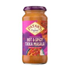Pataks Tikka Masala hot & spicy 450g er en herlig krydret tomatsaus med hint av sitron og koriander, seiler opp som den mest berømte av alle indiske retter – Nå med skikkelig styrke!