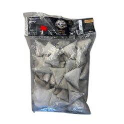 Crunchy, krydret og uimotståelig Unn deg den deilige og smakfulle Samosa , et perfekt snackalternativ for enhver anledning. Disse sprø og krydrede samosaene vil garantert friste smaksløkene dine med hver bit. Nyt den autentiske smaken av India med dette praktiske og velsmakende snackalternativet. En kulinarisk reise gjennom Samosa-gledene våre!