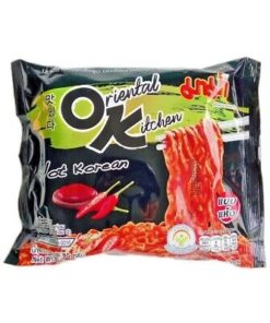 Mama Oriental Kitchen Hot Korean Flavor har en kraftig, intens smak med en god balanse mellom krydder, varme og dybde. Den har et markant chilipreg som gir et umiddelbart hint av hete, men krydderblandingen tilfører også sødme og umami, noe som gjør smaken kompleks og tilfredsstillende.