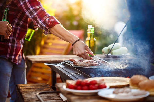 GRILL TIME Kom sol, kom regn, nå skal vi grille! Nå er det på tide å dra frem grillen