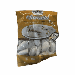 Vareniki eller vareniki er en stifter i russiske og ukrainske retter. De er halvmåneformede dumplings som kokes i saltet vann. Vareniki er en populær nasjonalrett i Ukraina og Russland. De kommer i form av halvsirkelformede raviolis, hvis kanter er forseglet med kaldt vann. Disse kantene kan enten være glatte eller hevet. I Ukraina spises de tradisjonelt med rømme (på ukrainsk сметана), smør og stekt løk. Noen ganger legger oppskrifter til stekte biter av bacon og svinekjøtt (på ukrainsk: shkvarky). Tradisjonelt spises vareniki under et daglig måltid eller under visse tradisjonelle feiringer, for eksempel kveldsmat på julaften (på ukrainsk: Sviata Vecheriai). Vareniki-fyll kan variere, men den vanlige versjonen er potetversjonen. Avhengig av fyllet kan de serveres som forrett eller som dessert. Det er vanlig å ledsage varenieki med russisk rømme kalt smetana .