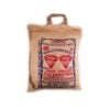 Double Diamond Basmati Rice er en høykvalitets variant av basmatiris kjent for sine lange, slanke korn og aromatiske duft. Det er et populært valg for mange risretter og er spesielt foretrukket i indisk, pakistansk og Midtøstens mat. Double Diamond Basmati Rice er nøye dyrket og høstet i de fruktbare regionene i India og Pakistan, hvor det unike klimaet og jordforholdene bidrar til dens eksepsjonelle smak og tekstur. Risen gjennomgår en grundig prosesserings- og kvalitetskontrollprosess for å sikre at kun de fineste kornene velges.