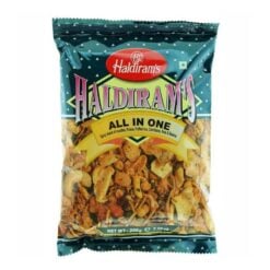 Haldirams All in One er en smakfull og variert indisk snacksblanding, perfekt for de som ønsker å nyte forskjellige smaker i én bit. En unik blanding av krydder, søtt og en hel masse knas! Crunchy cornflakes, tørkede nøtter, rosiner og vår varemerke sprø namkeen kombineres for å lage denne uimotståelige, leppesmellende snacksen.