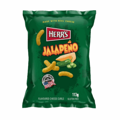 Bit i en av de deilige Herr's® Jalapeño Poppers ostekrøllene med smak, og den kan kanskje returnere tjenesten. Fordi bak den store, cheddar-cheesy-smaken er en fin liten klype jalapeñopepper som pakker litt pift. Ikke si at vi ikke advarte deg