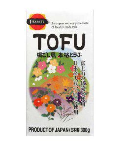 Laget av japanske soyabønner og mineralvann av beste kvalitet fra Fuji-fjellet. Pakket i tetrapakke for å holde tofublokken frisk.