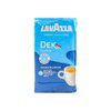 Opplev autentisk italiensk kaffekultur med Lavazza DEK Classico koffeinfri malt kaffe. Dette er en koffeinfri kaffe som ikke går på akkord med smak eller intensitet. Kaffen er ekspertblandet og saktebrente for å skape en harmonisk profil av delikate aromaer og rike smaker. En dyp følelse av sjokolade, toast og hasselnøtt er tydelig i hver slurk, og ender med en jevn finish. Takket være Lavazzas innovative koffeinfri prosess, kan du starte eller avslutte dagen med denne blandingen uten å bekymre deg for koffein. Det er det perfekte valget for de som er følsomme for koffein, eller som bare vil nyte en rolig kopp kaffe før sengetid. Nyt denne deilige kaffen om morgenen eller når som helst på dagen. Med Lavazza DEK Classico Koffeinfri malt kaffe får du en utmerket kaffeopplevelse, enten du drikker den svart eller med melk og sukker.
