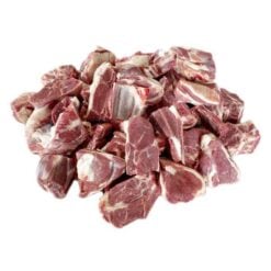 Lam er ikke bare stek, filet og fårikål. Ønsker du å prøve noe annet, foreslår vi et dypdykk i kjøttdisken. Skiver av lammelår kan bli til spennende retter, og fårikålkjøtt kan brukes til så mye mer enn fårikål. Fårikålkjøtt er en blanding av kjøtt fra side, nakke og bog. Dette er kokekjøttet som finnes på lammet i tillegg til kammen og lårene. Kammen blir til koteletter, lammecarré, eller lammefilet. Lårene går til stek eller skiver, eller deles i fire til flatbiff, mørbrad, benfri stek og lammeskank.