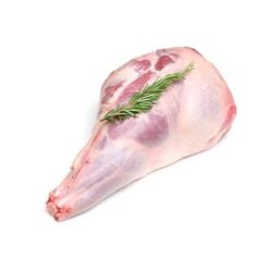 Lammelår selges ferskt i lammesesongen, og ellers i året finner man det stort sett i frysedisken. Stek låret som en stek, eller ben det ut og få mange gode middager av ett lammelår. Lammelår brukes først og fremst til lammestek med og uten ben, men også til fenalår. I tillegg kan man ved egen innsats dele opp et lår slik at man får både mørbrad, flatbiff, benfri lammestek og lammeskank. I høytider kan man også få kjøpt lettsaltet og røkt lammelår.