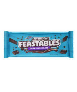 Er du klar for en smaksopplevelse utenom det vanlige? Mr. Beast Feastables Mørk Sjokoladebar er her for å tilfredsstille ditt behov for noe ekstra godt. Med sine 60 gram med ren nytelse, er denne sjokoladeplaten importert direkte fra USA og klar til å erobre smaksløkene dine. Denne mørke sjokoladen er ikke bare en fryd for ganen, men også for øyet. Pakket i en fengende turkis innpakning, lover den intense sjokoladesmak i hver bit. Med et design som er spennende som innholdet, skiller Mr. Beast Feastables seg ut i godterihyllen. Hver sjokoladebit er preget med et unikt Mr. Beast-stempel, noe som gjør hver spiseopplevelse litt mer spesielt. Enten du er en sjokoladeentusiast eller bare trenger en søt pause i hverdagen, er Mr. Beast Feastables det perfekte valget. Ikke nøl med å dykke ned i en verden av dypt, rikt og velsmakende mørk sjokolade som smelter på tungen. La Mr. Beast Feastables bli din nye go-to for koselige kvelder, energiboost i løpet av dagen eller som en flott ga til en venn som fortjener noe ekstra godt.