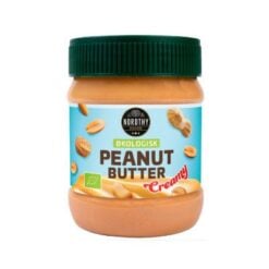 Nordthy Peanut Butter Creamy er et økologisk peanøttsmør med en deilig, kremet konsistens Nordthy Peanut Butter Creamy er et deilig peanøttsmør laget av malte peanøtter. Denne kremete versjonen er perfekt som pålegg og gir en myk konsistens til favorittrettene dine. Det kan også brukes i baking, dressinger, sauser, kyllingretter og smoothies. Nordthy sikrer høy kvalitet ved å bruke de beste ingrediensene for å lage denne amerikanske klassikeren.