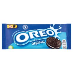 OREO Original cookie er en rik kremfylling mellom den dristige smaken av to sjokoladekjeks som gjør dem til melkens favorittkjeks. Originale OREO-kaker er flotte å servere på fester, pakke i skolelunsjer eller blande inn i din favoritt dessertoppskrift. OREO Original Chocolate sandwich cookies bestående av to sjokoladekjeks med fyldig vaniljekremfyll OREO Cookies er alltid laget med kakao, som definerer deres unike sjokoladesmak Flott for sammenkomster, bilturer og mer. Denne perfekte vrien på alles favorittsjokoladekake vil blidgjøre dagen for familie, venner og kolleger, eller bare for deg selv!
