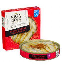Riga Gold delikatesse er en serie med Gourmet Selection Brisling sardiner, lett røkt med tilsatt toppkvalitetsoljer og deilige smaker som vil gi og umiddelbar gourmands glede av å nyte dette produktet som en snack eller siderett. Tradisjonelt med over 100 års erfaring. Håndpakket inn i en lett åpen peel off-boks.
