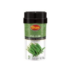 Shan chilisylte, tilberedt med verdens fineste grønne chilier, marinert og stikket med en rik blanding av krydder, er et krydret tilbehør til favorittmåltidene dine.
