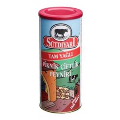 Sütdiyarı 60% Fat Picnic Farm Cheese er en type ost med høyt fettinnhold, produsert av fullfett kumelk. Den er salt og aromatisk. Den kan brukes ved frokostbord, i toast og smørbrød, i salater og i måltider. Egnet for hjemmebruk og store familier. Sütdiyarı er et av de ledende merkene i meieriindustrien. Sütdiyarı selger produkter produsert i melkebruk i Europa, spesielt hvitost. Den er sertifisert i sine meierier og oppfyller høye standarder; I tillegg går hvert produkt gjennom høy kvalitetskontroll for å sikre at produktene alltid er av høy kvalitet. Vi har et stort utvalg av kjølevarer til lave priser. Melk, Egg, Rømme, fløte, Ost, Yoghurt, Juice, Filodeig, Yoghurt drikke og mye mer
