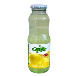 Lemonade, som følger bordene ved hvert måltid, har smaken av tradisjonell hjemmelaget sitronade.