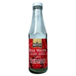 Natco Rose Water 310ml er et rent, høykvalitetsprodukt laget av naturlige roseblader, som tilbyr en forfriskende blomsterduft. Den er fri for kunstige tilsetningsstoffer og er allsidig for både hudpleie og kulinariske formål. Som ansiktstoner hydrerer den huden, og som smakstilsetning forsterker den retter og drikke....