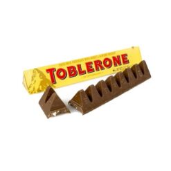 Toblerone, en norsk klassiker som ikke er nesten norsk engang, men fra vår europeiske kamerat Sveits! Denne sjokoladebiten i triangelform er vanvittig god!