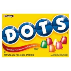 Myke og seige gelegodter fra Tootsie med fruktige smaker. Dots er en klassisk favoritt som byr på en blanding av herlige fruktsmaker og en seig konsistens som gjør dem morsomme å spise. Perfekte som kinogodteri eller når du vil ha noe søtt og fruktig å nyte.