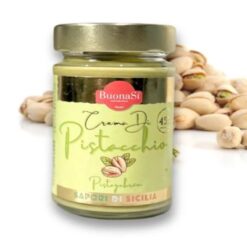 pistasjkrem er en godbit for alle pistasjfans. Med sin intense, nøtteaktige smak og kremete tekstur bringer den den rene smaken av pistasjnøtter av høy kvalitet direkte til frokostbordet. Enten du bruker den som pålegg, dessertingrediens eller kakefyll, er denne kremen allsidig og setter et luksuriøst preg på kreasjonene dine.