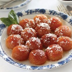 Kemalpaşa Dessert er en ferdig dessert som du praktisk talt kan tilberede når tiden er begrenset. Det er et produkt som hjelper deg med å tilberede den lokale desserten Kemalpaşa-dessert, som er ferdiglaget og pakket for å opprettholde friskheten i lang tid, enkelt og på få minutter. Bare hell den varme sirupen over og vent. Du kan servere den med Maraş-is.