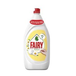 FAIRY Balsam Kamille Oppvasksåpe gir rengjøringskraften du alltid kan stole på for oppvasken. Med sin konsentrerte formel skjærer Fairy gjennom det tøffeste fettet umiddelbart, og etterlater oppvasken din skinnende ren og skinnende ren hver gang.