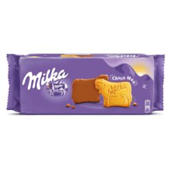 Milka Choco Moo  er en sjokolade som er både deilig og full av energi. Tilberedt med fersk melk og kvalitetsingredienser, er Milka Choco Moo for sjokoladeelskere. Du vil elske denne smaken med en kake laget av en kufigur under og sjokolade på toppen. 