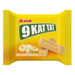 Ülker 9 Kat Lüks Wafer Banana Flavored er det klassiske navnet på uskyldig smak. Denne smaken er elsket av alle fra 7 til 70. Den setter smak til livet med sin banankrem mellom tynne oblatplater. 9 Kat Tat har 3 smaker: hasselnøtt, jordbær og banan. Tilbedt av vaffelelskere, 9 Kat Tat er alltid med deg fra barndom til voksen alder med sin uforglemmelige, umiddelbart gjenkjennelige smak uansett hvor du er.