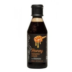 Balsamicokrem med Messino-honning kombinerer harmonisk den rike, søte smaken av ren gresk blomsterhonning, en favorittsmak av middelhavsdietten, med syren til Messino-balsamico. Å blande de grunnleggende ingrediensene skaper en annerledes og samtidig deilig versjon av et allerede elsket produkt. Den kommer fra ekteskapet mellom den prisbelønte balsamicoen med MESSINO-honning og konsentrert druemost, noe som resulterer i et produkt med en saftig ravfarge, en rik søt, men likevel balansert smak og en tykk honningtekstur. Den anbefales for de som allerede elsker balsamico med honning, men ønsker en annen konsistens og tekstur eller er ute etter den søte smaken uten tilsetning av sukker.
