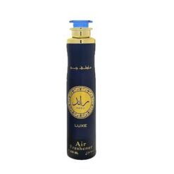 Raed Luxe Air Freshener 300ml fra Lattafa Luftfrisker for romspray, bilfrisker eller baderomsfrisker. Luftfriskeren er tilgjengelig i så mange vakre dufter som eliminerer og holder hjemmet ditt friskt. Bruk denne luftfriskeren og som hjemmefrisker. Merknader: Toppnoter: Rosa pepperspiss, einer, ananas, vannmelon, sjasminblomst, Aleilnj, Alvrizia-blomster Hjertenoter: lavendel, salvie, kanel, aromatisk Basenoter: Iskastanjer, Tonkabønner, Vanilje, Viever, Sandeltre, Amber, Jordbær, Musk.