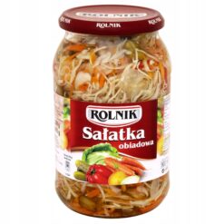 Rolnik Dinner Salat er en deilig grønnsakssammensetning basert på hvitkål, beriket med saftige gulrøtter, syltede agurker, løk og rød paprika. Basert på en tradisjonell oppskrift er kombinasjonen av marinerte og oppkuttede grønnsaker et ferdiglaget, søtt og surt tillegg til ulike kjøttretter, spesielt polsk mat. Rolnik Dinner Salat vil gi hverdagsmåltidene dine en ny, særegen karakter.