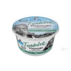 Tyrkisk yoghurt 0% har en mild, syrlig smak og en kremet konsistens. I tillegg til å ha et lavt fettinnhold, er yoghurten også rik på proteiner og er laktosefri. Tips for bruk Spis yoghurten som et lett mellommåltid, eller bruk den i dressinger, kalde sauser, til baking og i desserter. Produktet egner seg også til frokost som det er eller i smoothies.