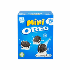 Oreo Mini Snack pack er den velkjente Oreo kjeksen i en mindre størrelse. Den er pakket i praktiske porsjonspakker, så eske inneholder 6 poser. Perfekt som en liten hverdagskos, lørdagsgodt, på tur, bursdager. Kan også brukes til å pynte kaka.