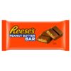 Når Reese's Peanut Butter Cups sover om natten, drømmer de om å være en bar. Det var slik vi kom opp med Reese's Milk Chocolate Peanut Butter Bar. Det er den klassiske kombinasjonen av glatt sjokolade og kremet peanøttsmør du elsker, i barform. Eneste du trenger å tenke på er hvordan du kan nyte den: bit for bit, eller bite rett i ...
