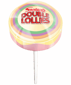 Swizzels Mega Double Lollies er superdeilige og store dextrosklubber som består av to forskjellige lag med ulike smaker og farger. Smakskombinasjonene varierer - ananas, sitron, appelsin, lime og kirsebær - hvilken er din favorittkombinasjon?