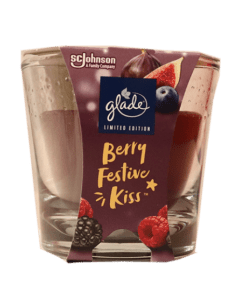 GLADE Duftlys Berry Festive Kiss 112 g Årets sesonglys fra Glade! Berry festive kiss. er en begrenset utgave av festlig Duftlys for å tilføre duften av blandede bær og juleglede for den ultimate sesongduften til hjemmet ditt. 