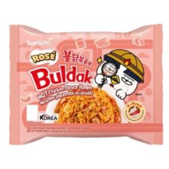 Samyang Ramen Rose Hot Chicken Flavor Spicy Nudler er et utmerket måltid å ha når du vil ha noe som er varmt, trøstende og enkelt å tilberede. Samyang Rose Hot Chicken Noodle er en smaksrik og spennende versjon av den klassiske Samyang Hot Chicken Noodle.