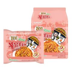 Samyang Ramen Rose Hot Chicken Flavor Spicy Nudler er et utmerket måltid å ha når du vil ha noe som er varmt, trøstende og enkelt å tilberede. Samyang Rose Hot Chicken Noodle er en smaksrik og spennende versjon av den klassiske Samyang Hot Chicken Noodle.