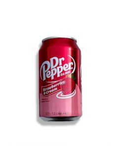 UNIK SMAK: De 23 signatursmakene til Dr Pepper kombinert med den deilige søte smaken av jordbær og den milde smaken av fløte som vil få smaksløkene dine til å takke oss. FORFRISKNING HELE DAGEN: Det finnes ingen feil tid på dagen for å nyte en Dr Pepper Strawberries & Cream. Knekk en Pepper til middag, lunsj eller til og med frokost (vi skal ikke dømme deg).