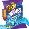 Takis Waves Blue Heat er en spennende variant av den populære Takis-serien, kjent for sine rullede tortillachips med intens smak. Disse chipsene skiller seg ut med sin bølgede form og livlige blåfarge, som gir en unik visuell appell.