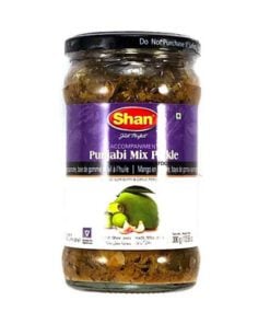 Shan Punjabi Pickle har den perfekte blandingen av mango, gulrot, sitron og chili med en blanding av syrlige krydder, som er det perfekte tilbehøret til hverdagsmat.